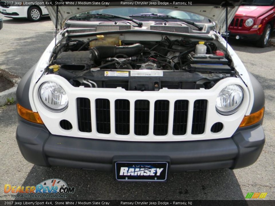 2007 Jeep Liberty Sport 4x4 Stone White / Medium Slate Gray Photo #3