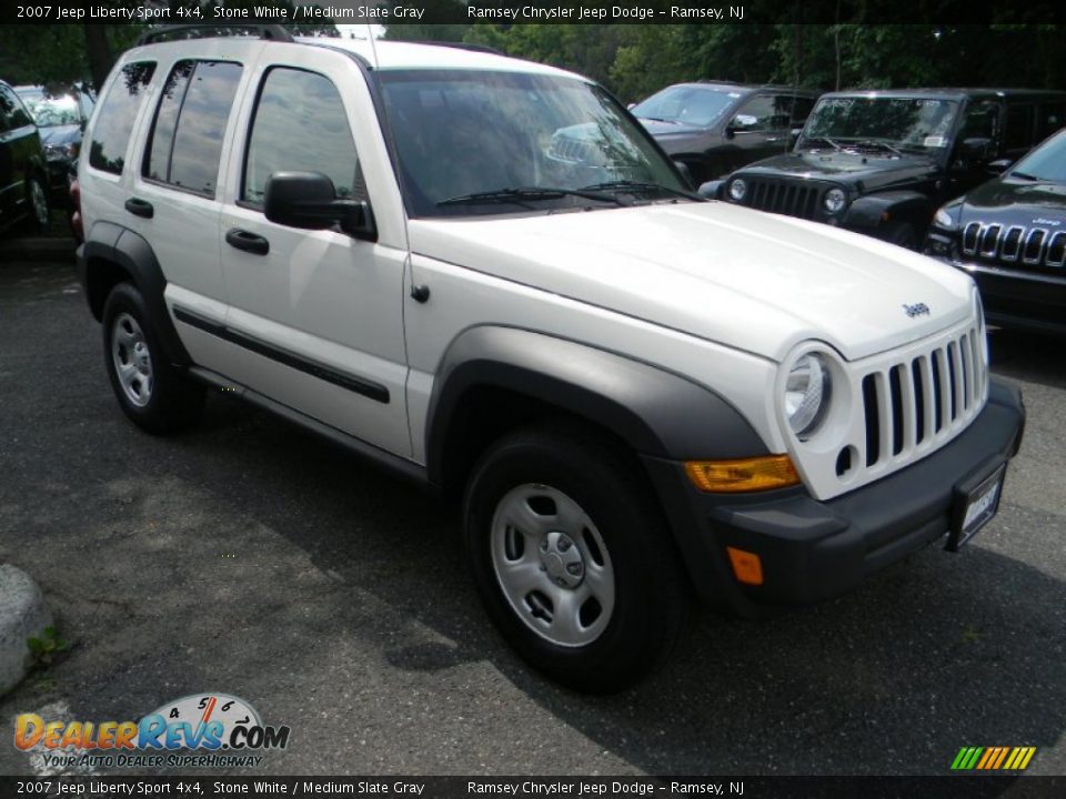 2007 Jeep Liberty Sport 4x4 Stone White / Medium Slate Gray Photo #4