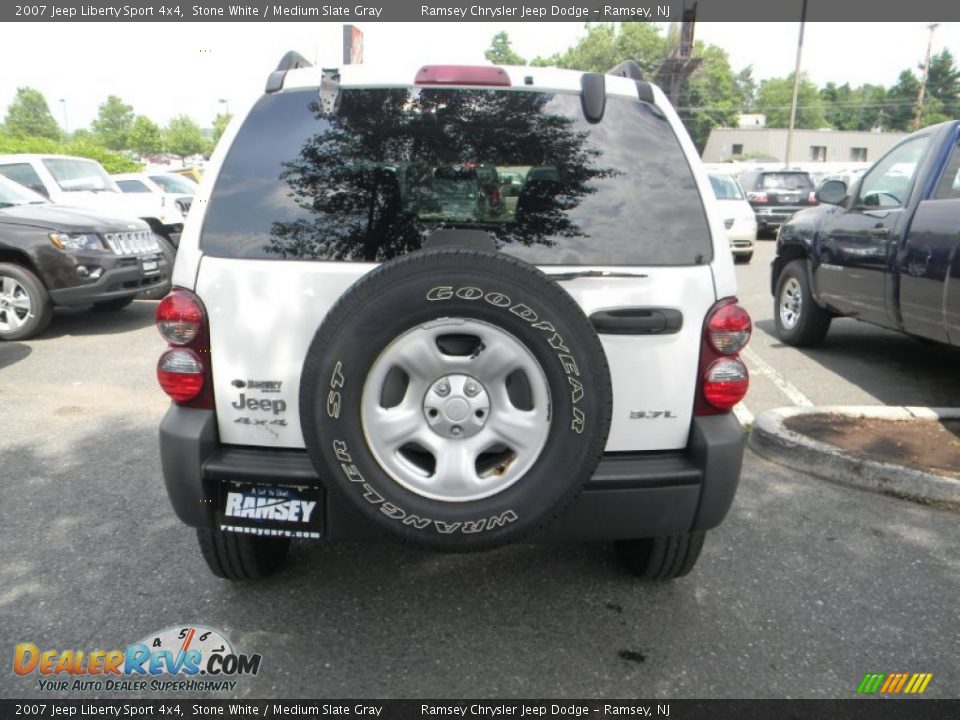 2007 Jeep Liberty Sport 4x4 Stone White / Medium Slate Gray Photo #7