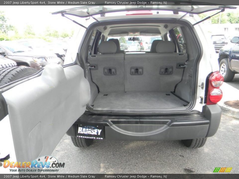 2007 Jeep Liberty Sport 4x4 Stone White / Medium Slate Gray Photo #8