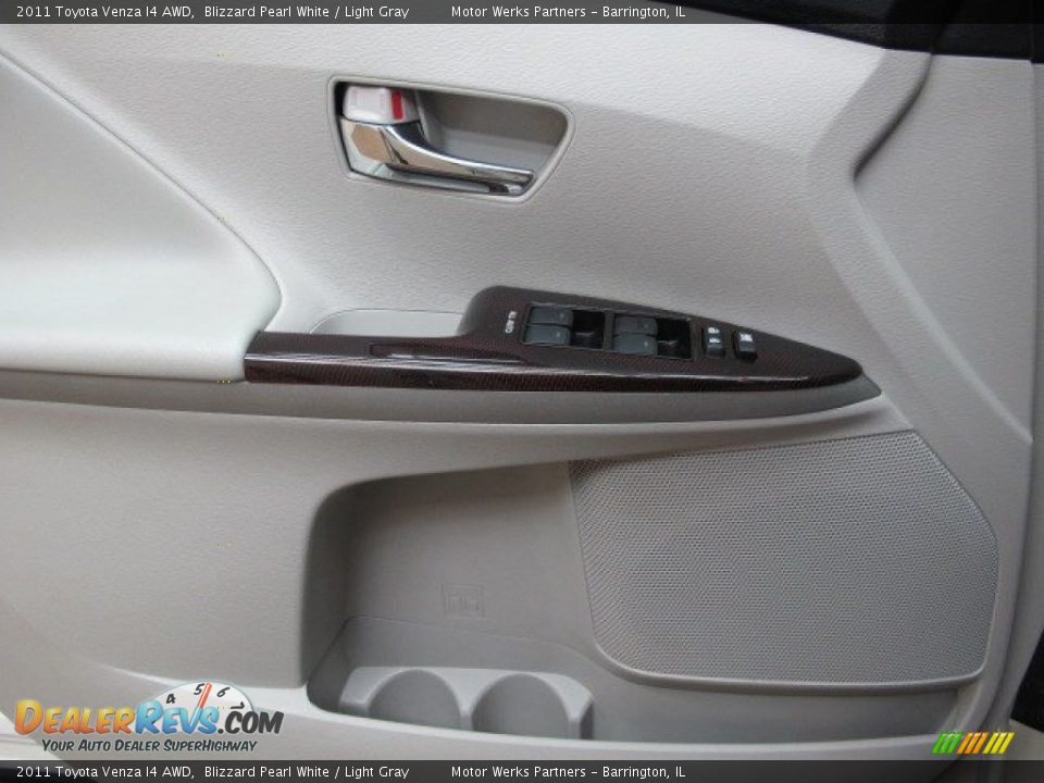 2011 Toyota Venza I4 AWD Blizzard Pearl White / Light Gray Photo #35
