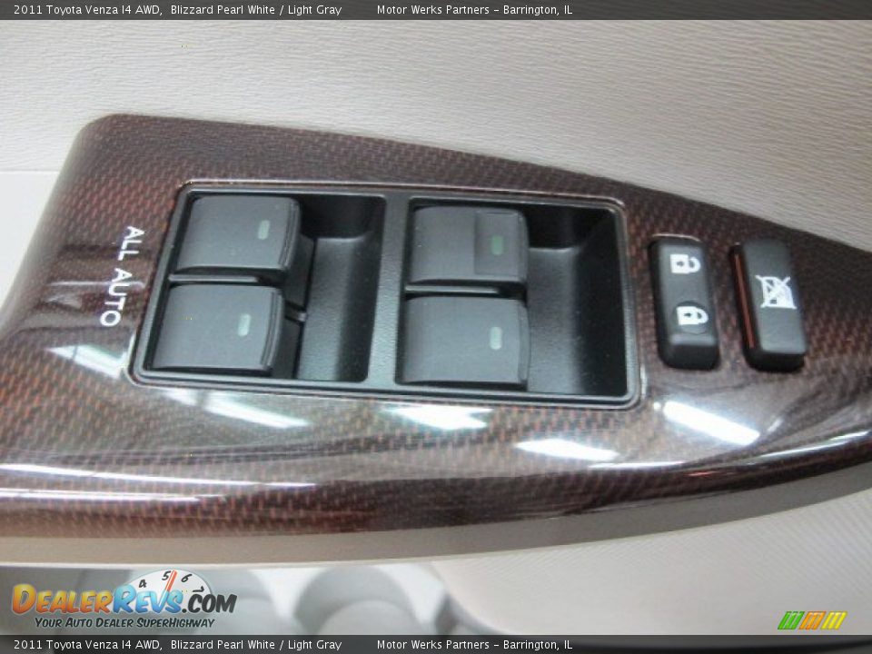 2011 Toyota Venza I4 AWD Blizzard Pearl White / Light Gray Photo #36