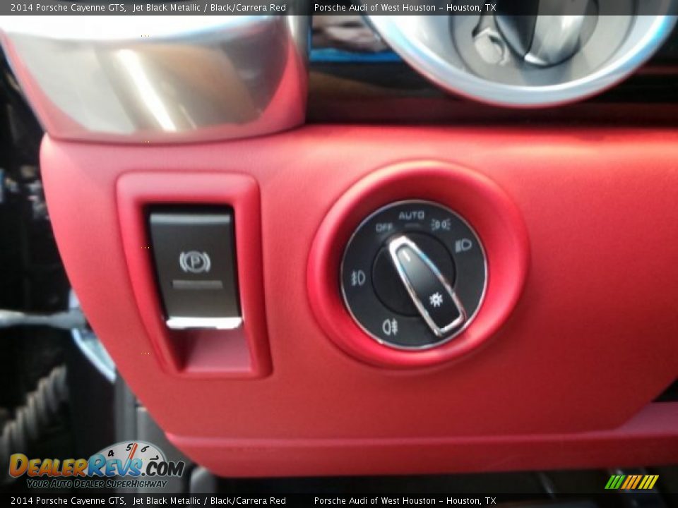 Controls of 2014 Porsche Cayenne GTS Photo #25