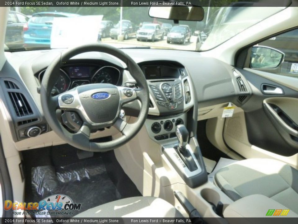 2014 Ford Focus SE Sedan Oxford White / Medium Light Stone Photo #14