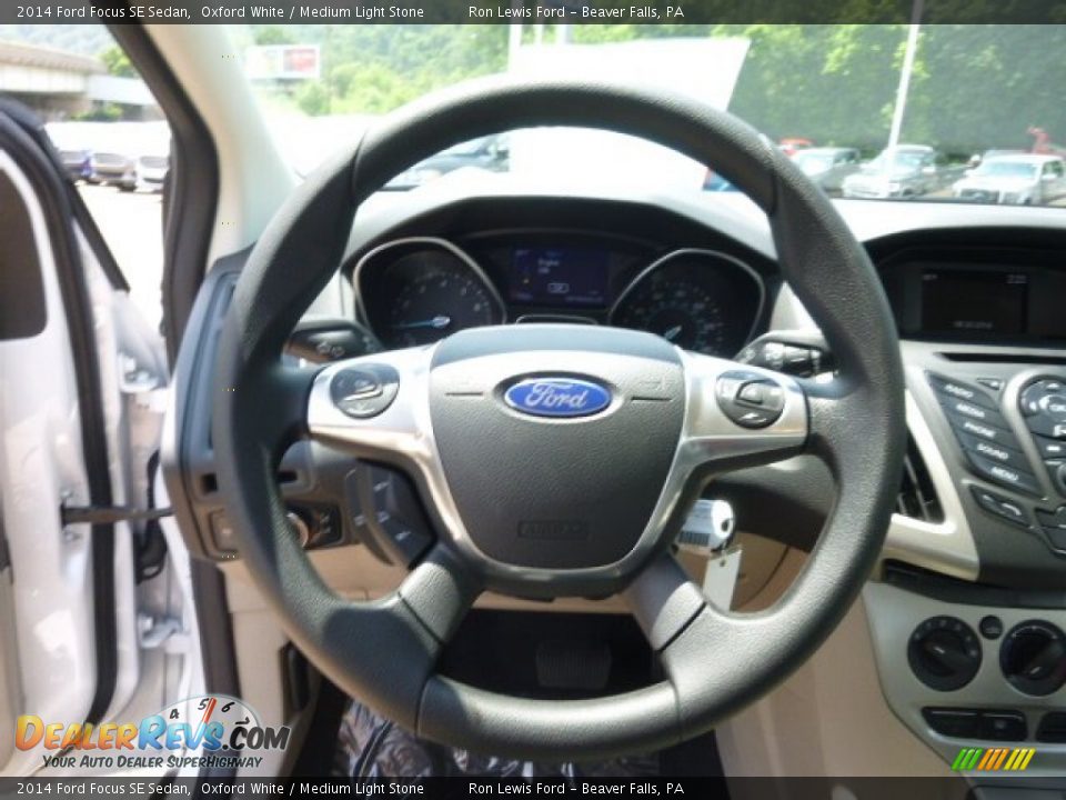 2014 Ford Focus SE Sedan Oxford White / Medium Light Stone Photo #19