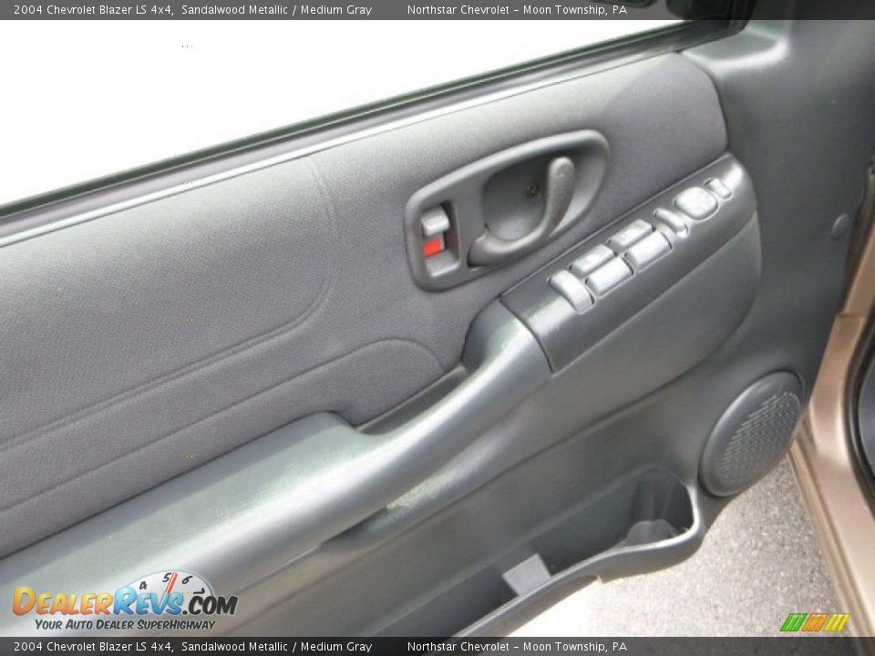 2004 Chevrolet Blazer LS 4x4 Sandalwood Metallic / Medium Gray Photo #11