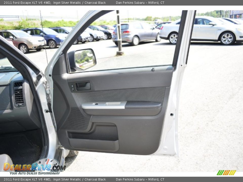 2011 Ford Escape XLT V6 4WD Ingot Silver Metallic / Charcoal Black Photo #18