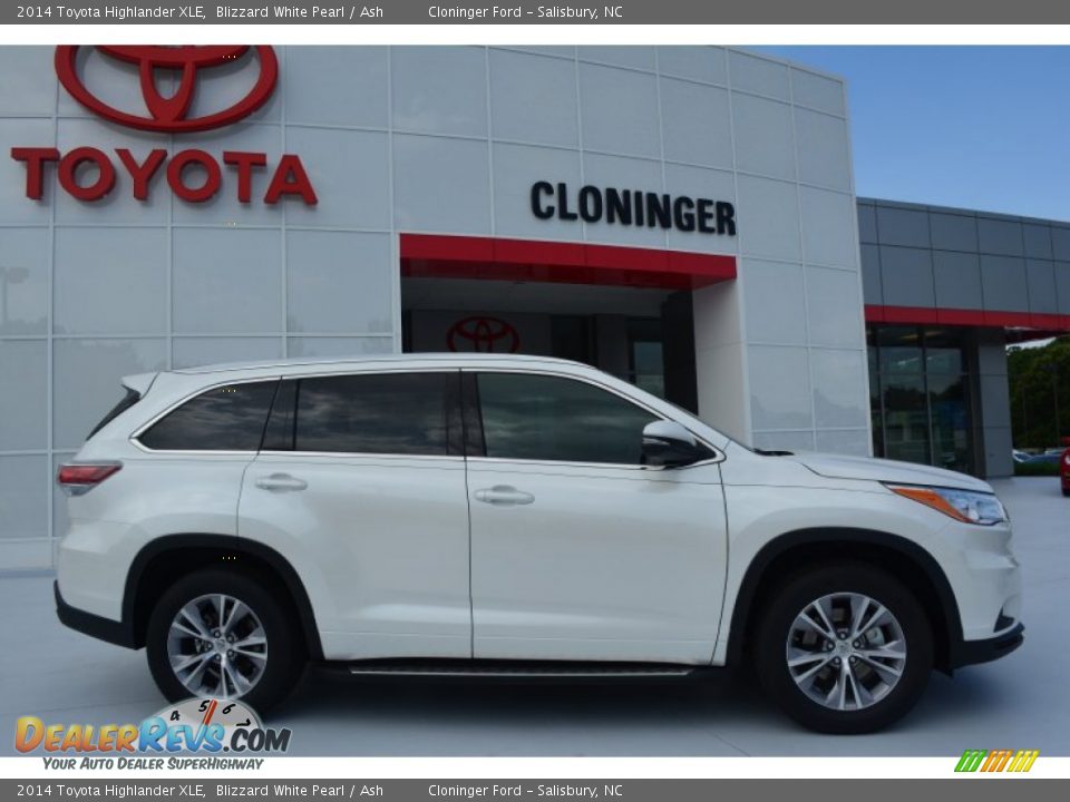 2014 Toyota Highlander XLE Blizzard White Pearl / Ash Photo #2