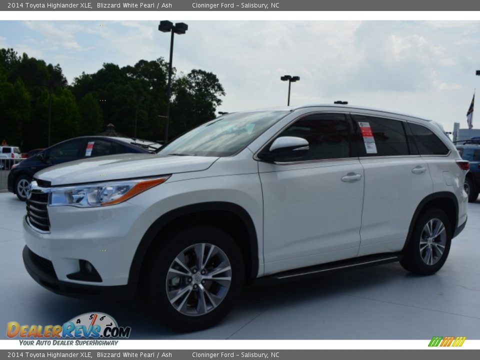 2014 Toyota Highlander XLE Blizzard White Pearl / Ash Photo #3