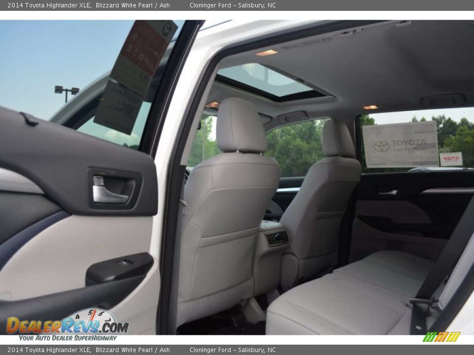 2014 Toyota Highlander XLE Blizzard White Pearl / Ash Photo #8