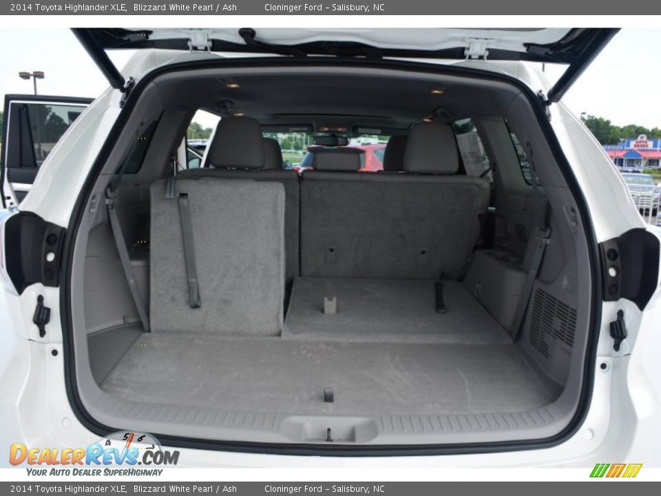 2014 Toyota Highlander XLE Blizzard White Pearl / Ash Photo #9