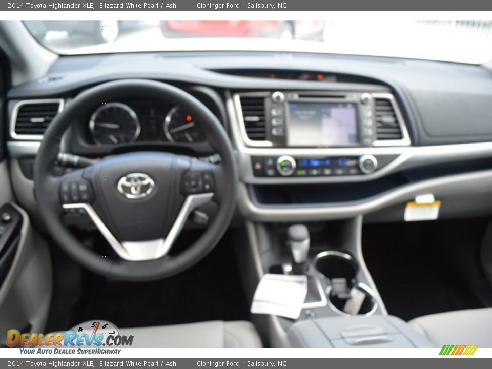 2014 Toyota Highlander XLE Blizzard White Pearl / Ash Photo #12