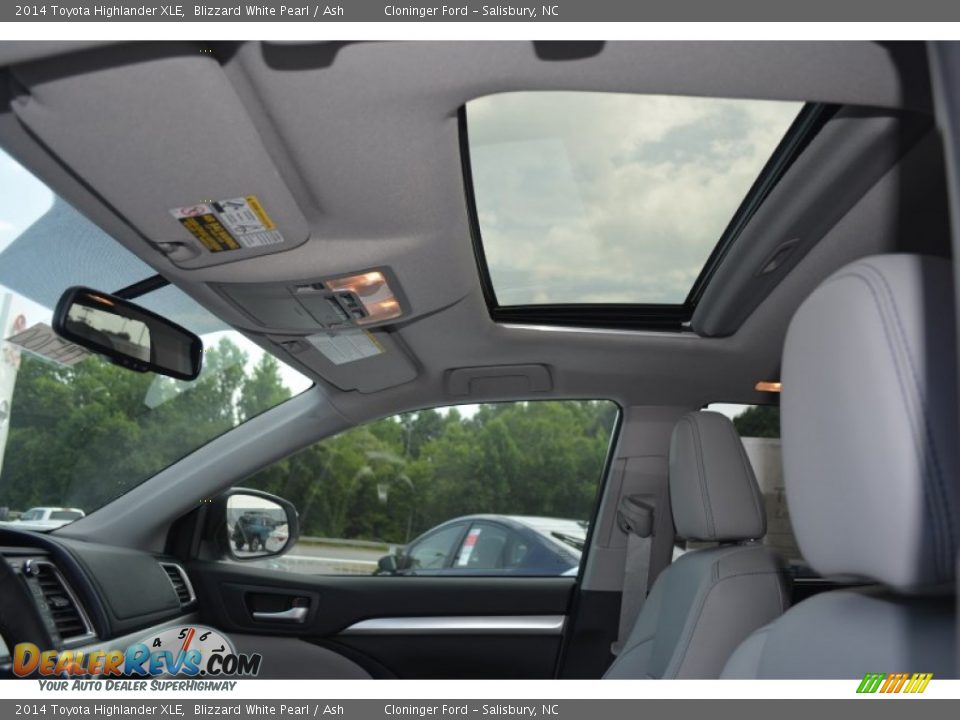2014 Toyota Highlander XLE Blizzard White Pearl / Ash Photo #13