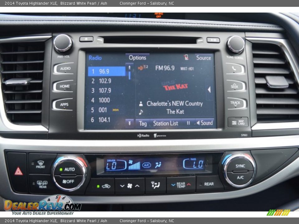 2014 Toyota Highlander XLE Blizzard White Pearl / Ash Photo #14