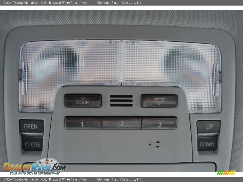 2014 Toyota Highlander XLE Blizzard White Pearl / Ash Photo #20