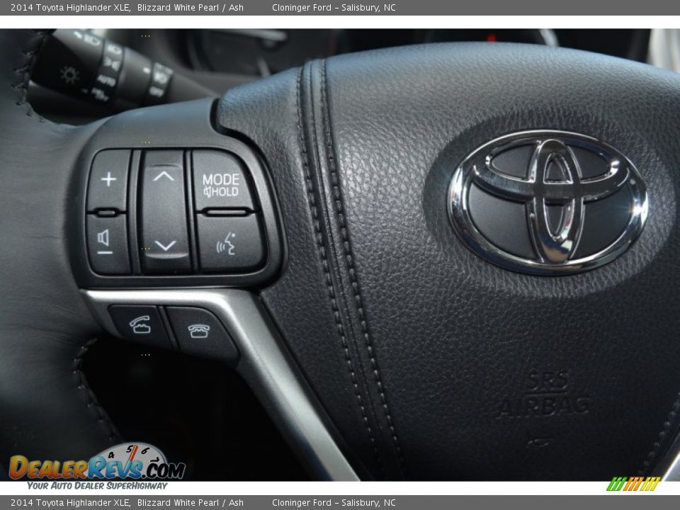 2014 Toyota Highlander XLE Blizzard White Pearl / Ash Photo #21