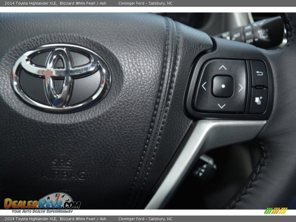 2014 Toyota Highlander XLE Blizzard White Pearl / Ash Photo #22