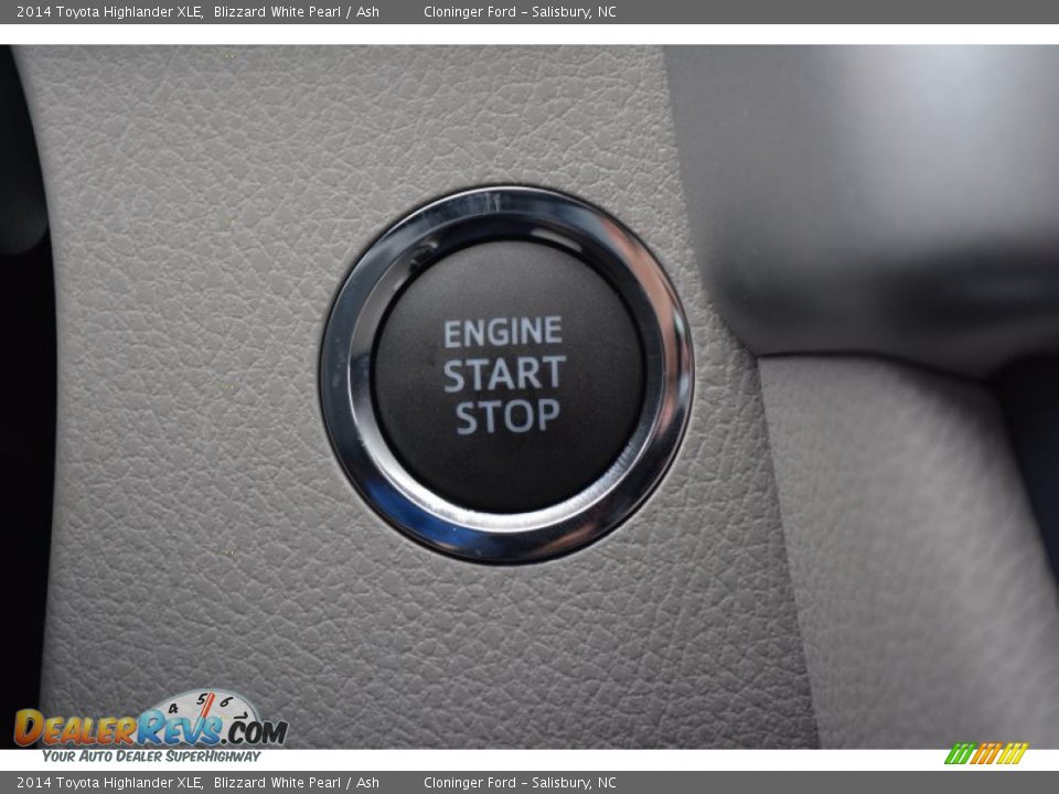 2014 Toyota Highlander XLE Blizzard White Pearl / Ash Photo #25