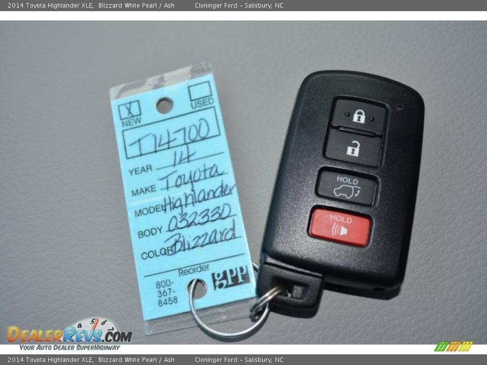 2014 Toyota Highlander XLE Blizzard White Pearl / Ash Photo #26