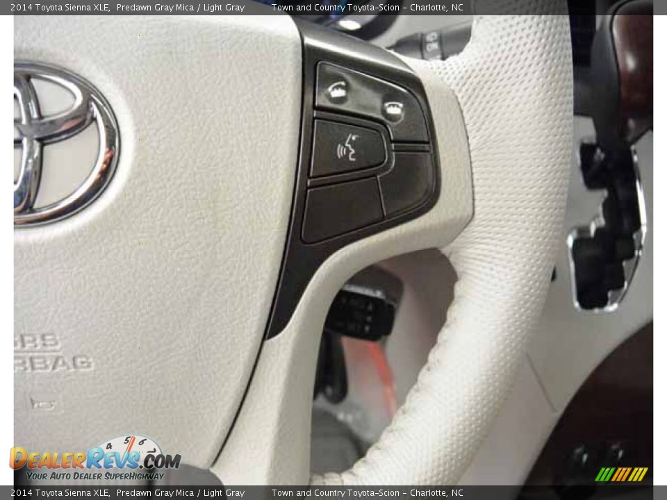 2014 Toyota Sienna XLE Predawn Gray Mica / Light Gray Photo #32