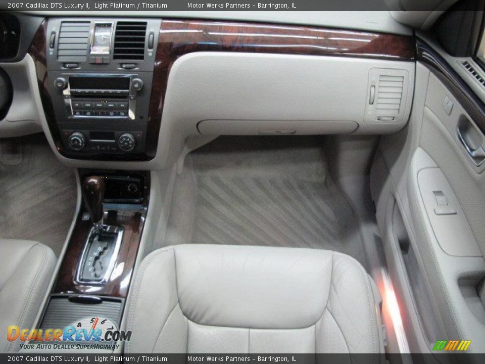 2007 Cadillac DTS Luxury II Light Platinum / Titanium Photo #27