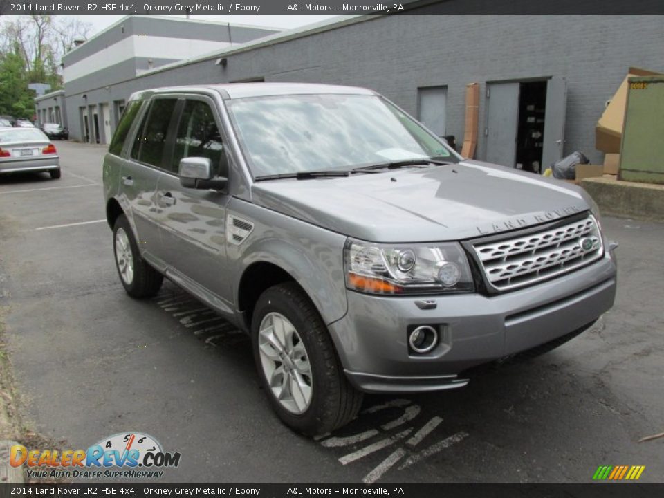Front 3/4 View of 2014 Land Rover LR2 HSE 4x4 Photo #7