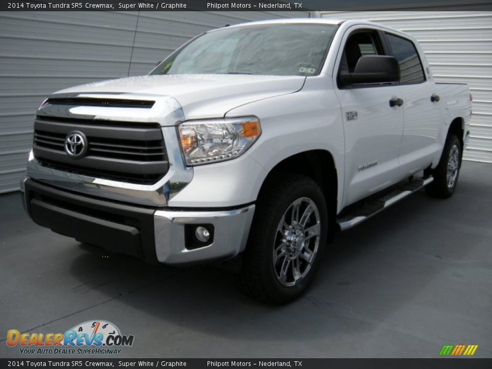 Front 3/4 View of 2014 Toyota Tundra SR5 Crewmax Photo #7
