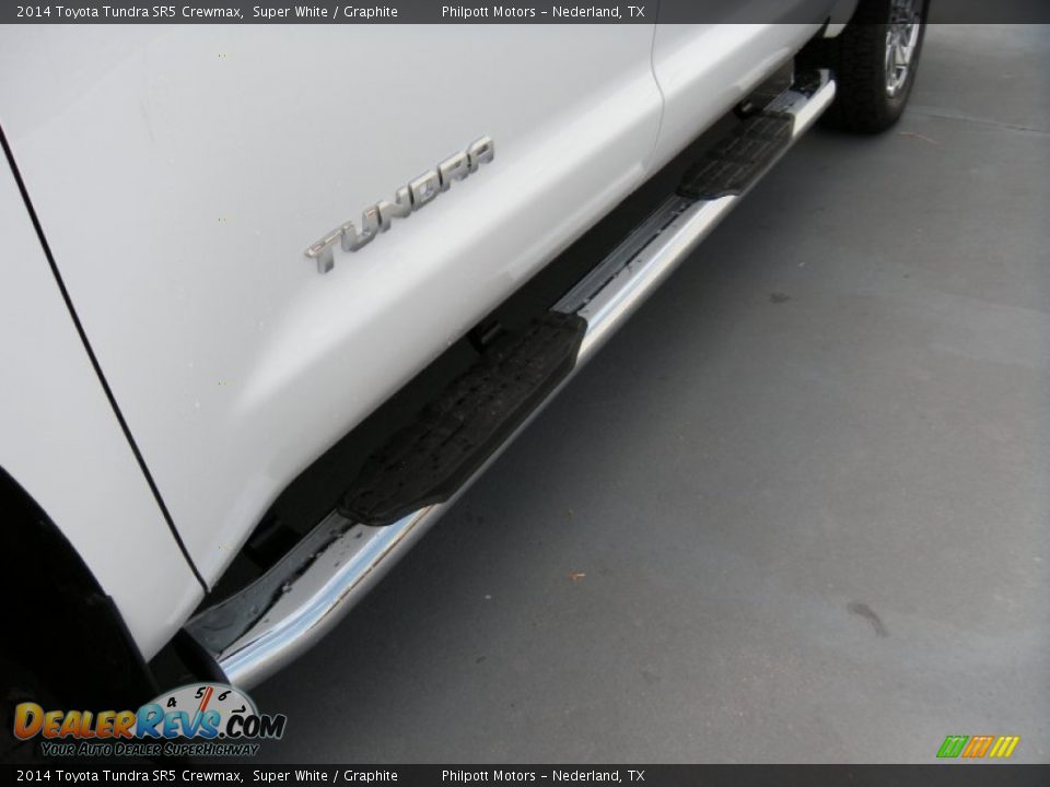 2014 Toyota Tundra SR5 Crewmax Super White / Graphite Photo #12