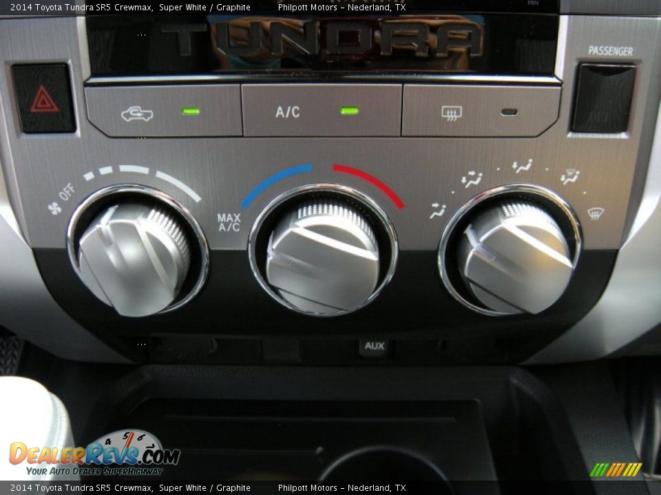 Controls of 2014 Toyota Tundra SR5 Crewmax Photo #30