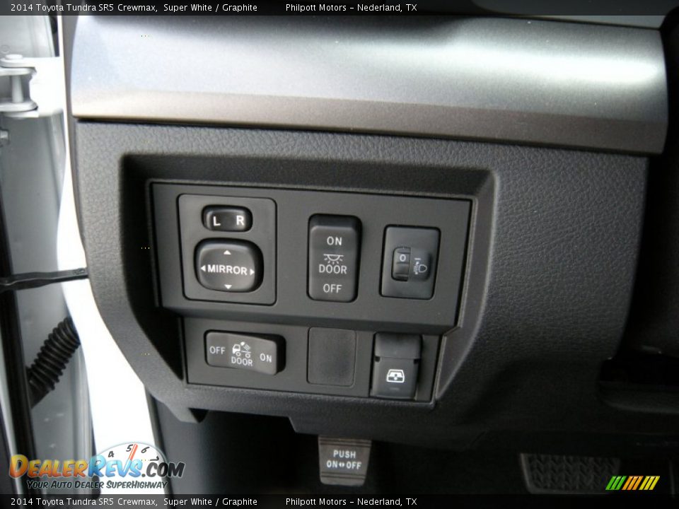 Controls of 2014 Toyota Tundra SR5 Crewmax Photo #35