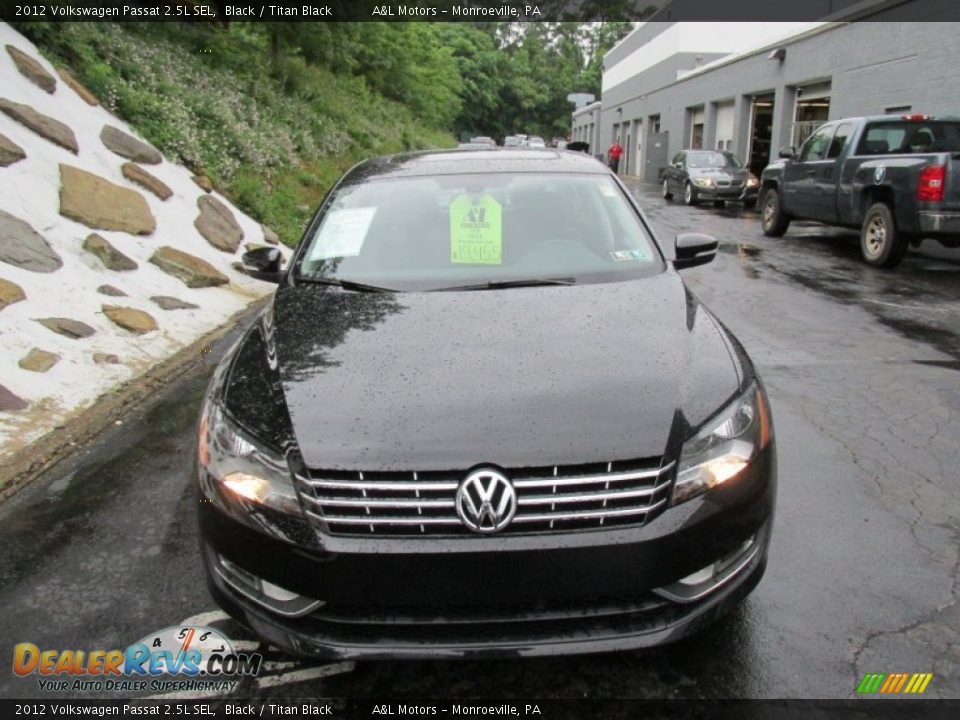 2012 Volkswagen Passat 2.5L SEL Black / Titan Black Photo #8
