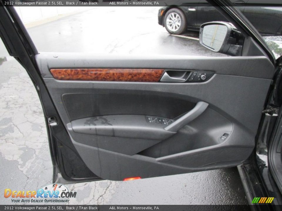 2012 Volkswagen Passat 2.5L SEL Black / Titan Black Photo #10