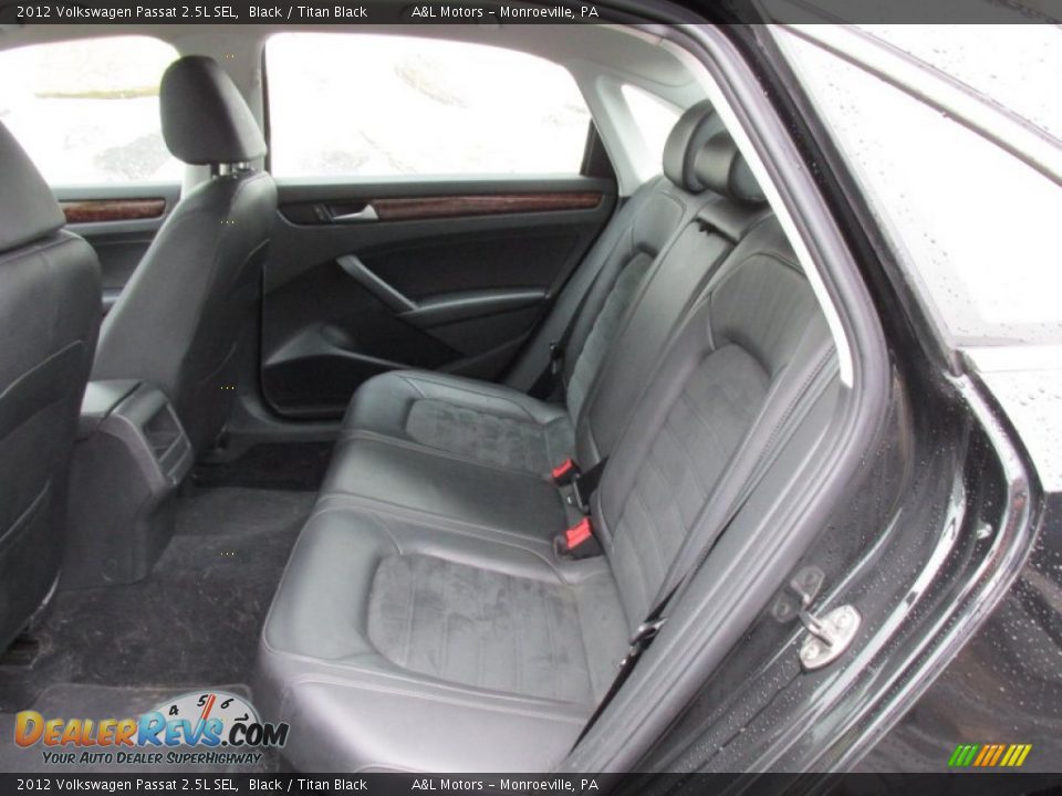 2012 Volkswagen Passat 2.5L SEL Black / Titan Black Photo #13