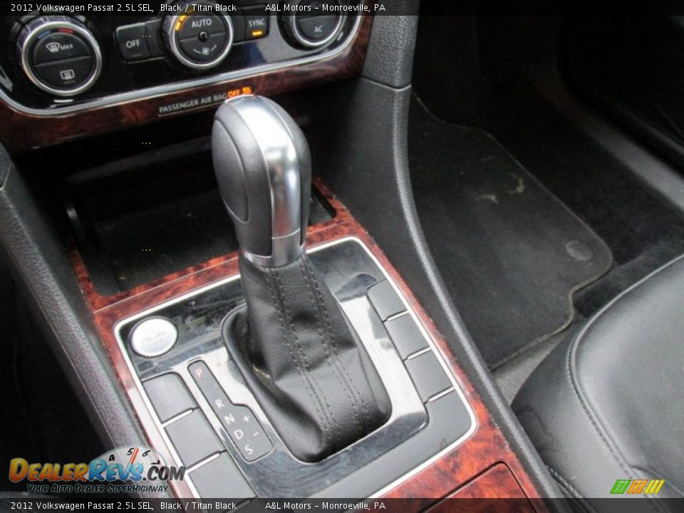 2012 Volkswagen Passat 2.5L SEL Black / Titan Black Photo #16