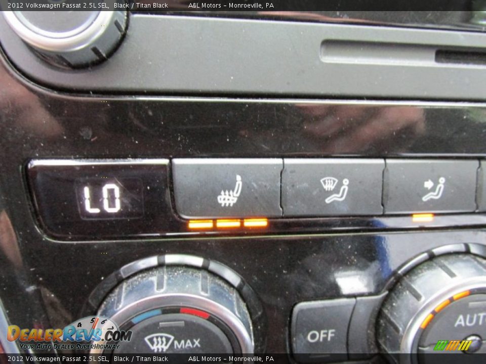 2012 Volkswagen Passat 2.5L SEL Black / Titan Black Photo #18
