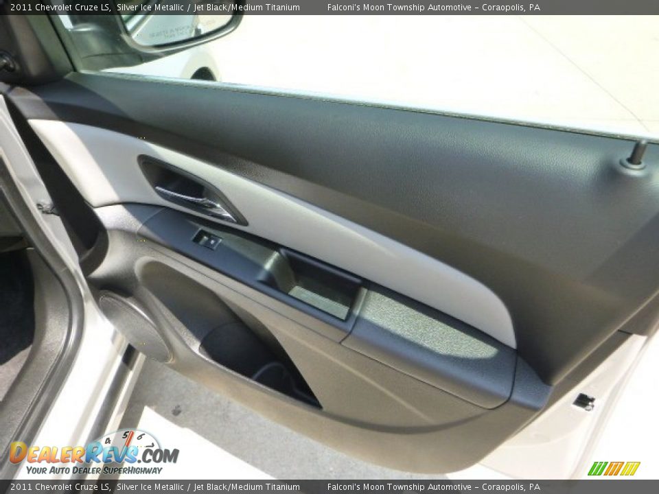 2011 Chevrolet Cruze LS Silver Ice Metallic / Jet Black/Medium Titanium Photo #12