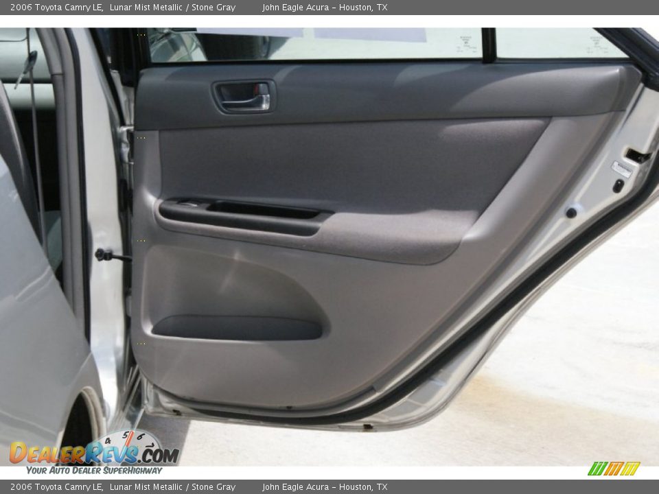 2006 Toyota Camry LE Lunar Mist Metallic / Stone Gray Photo #17