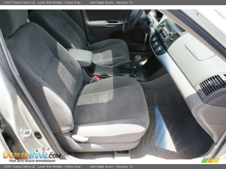 2006 Toyota Camry LE Lunar Mist Metallic / Stone Gray Photo #21