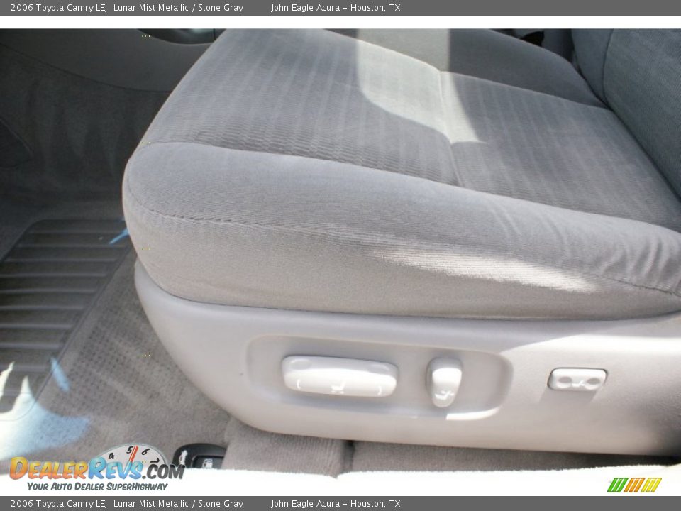 2006 Toyota Camry LE Lunar Mist Metallic / Stone Gray Photo #23