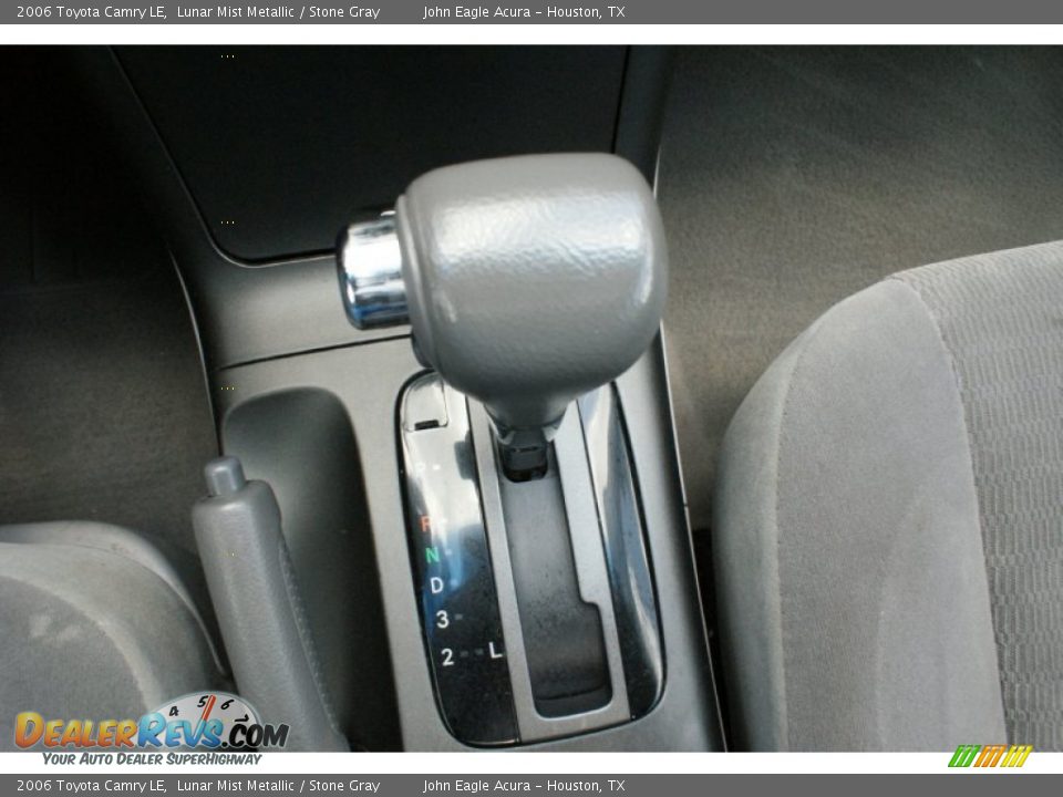 2006 Toyota Camry LE Lunar Mist Metallic / Stone Gray Photo #31