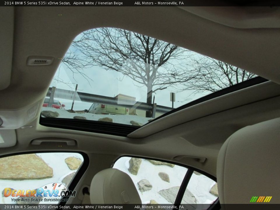 2014 BMW 5 Series 535i xDrive Sedan Alpine White / Venetian Beige Photo #11