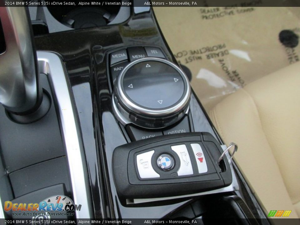 2014 BMW 5 Series 535i xDrive Sedan Alpine White / Venetian Beige Photo #16