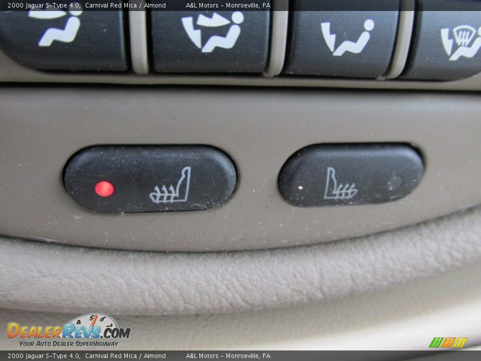 Controls of 2000 Jaguar S-Type 4.0 Photo #17
