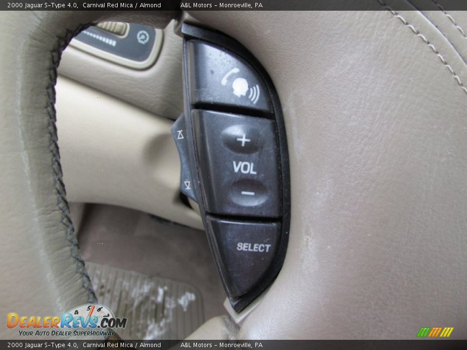 Controls of 2000 Jaguar S-Type 4.0 Photo #18