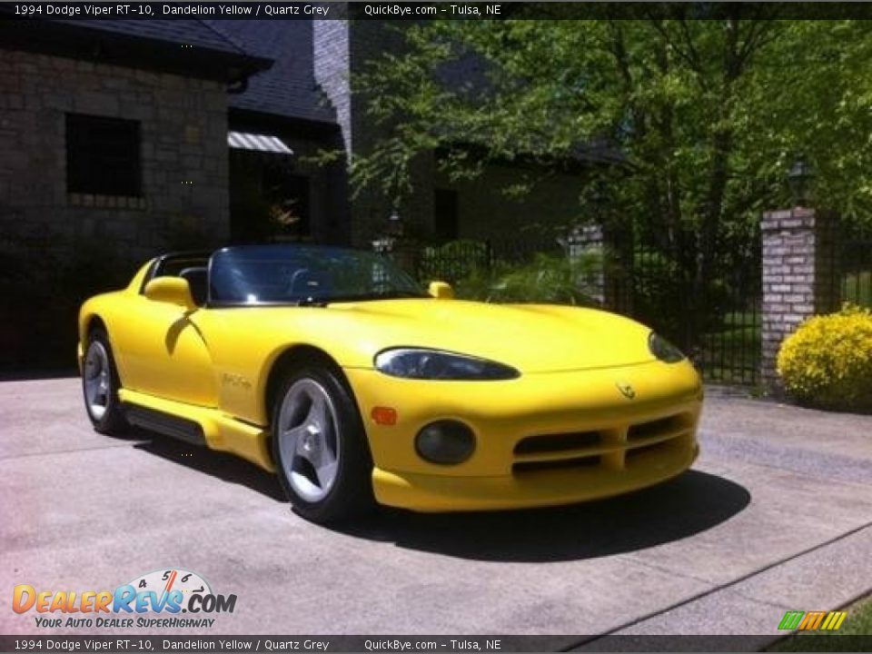 Front 3/4 View of 1994 Dodge Viper RT-10 Photo #1