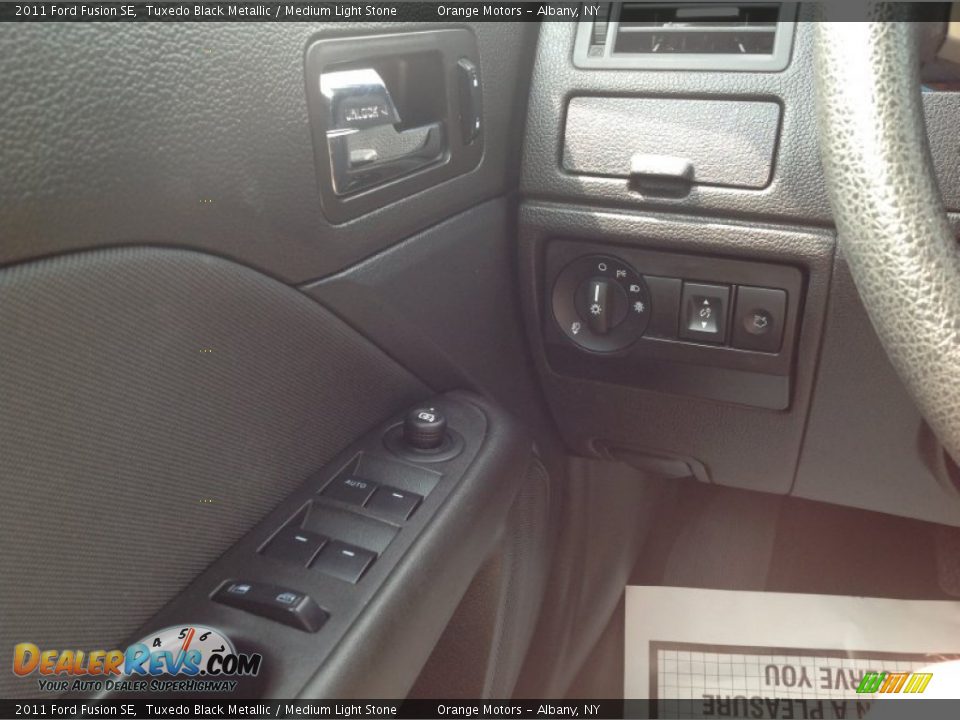 2011 Ford Fusion SE Tuxedo Black Metallic / Medium Light Stone Photo #10
