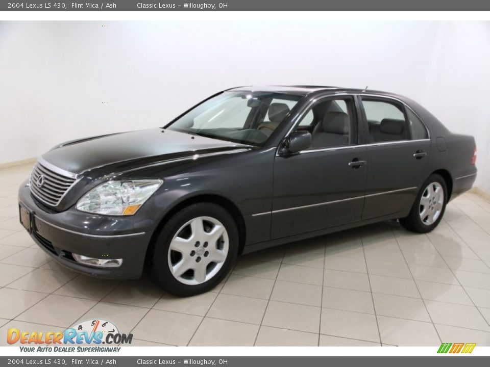 Front 3/4 View of 2004 Lexus LS 430 Photo #3