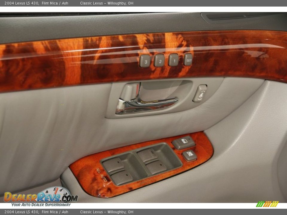 Controls of 2004 Lexus LS 430 Photo #5