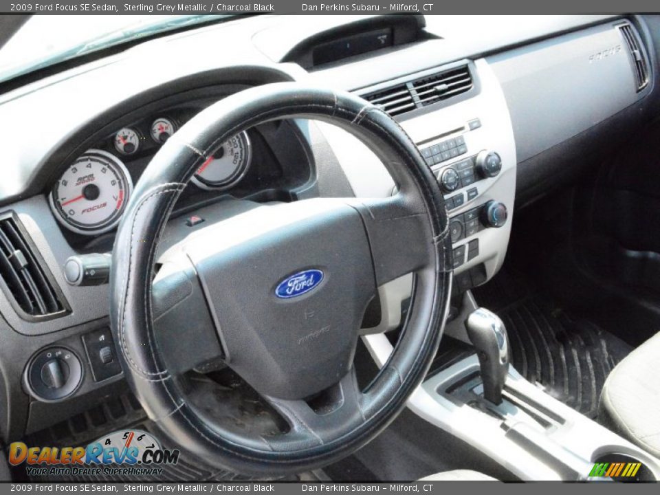 2009 Ford Focus SE Sedan Sterling Grey Metallic / Charcoal Black Photo #5