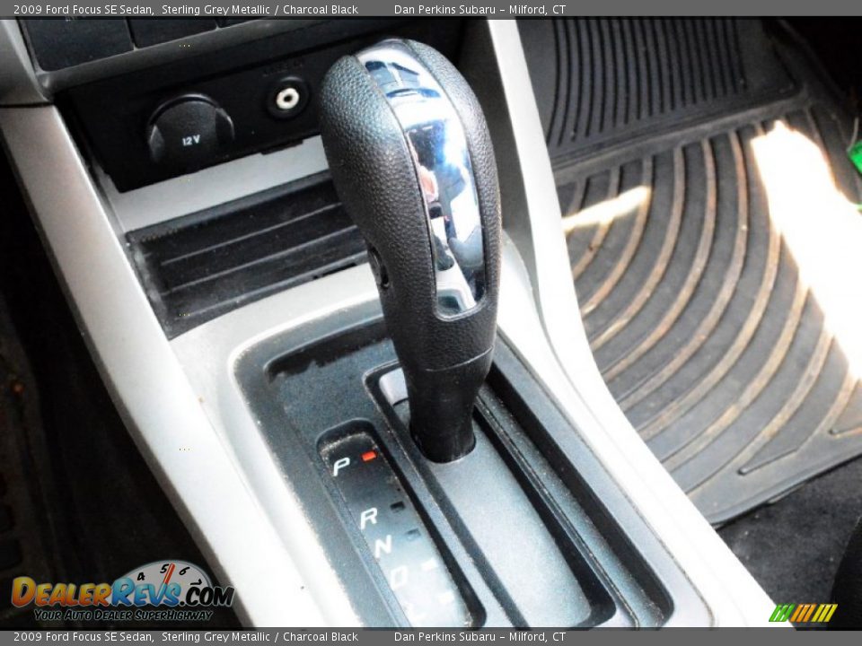 2009 Ford Focus SE Sedan Sterling Grey Metallic / Charcoal Black Photo #12